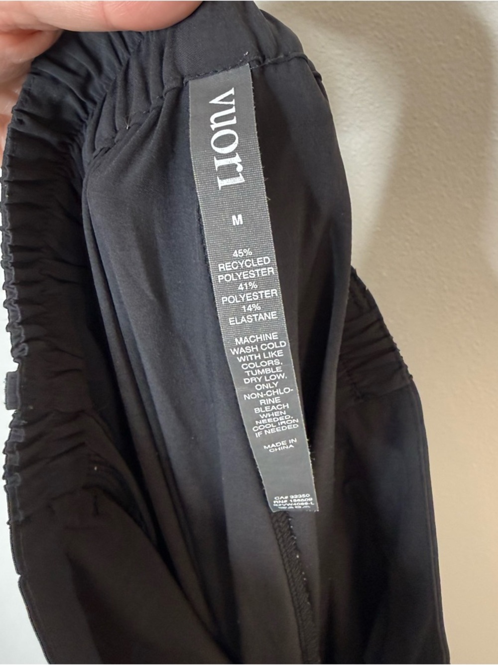 Vuori Villa Trouser in black size medium inseam 33” - Picture 11 of 14